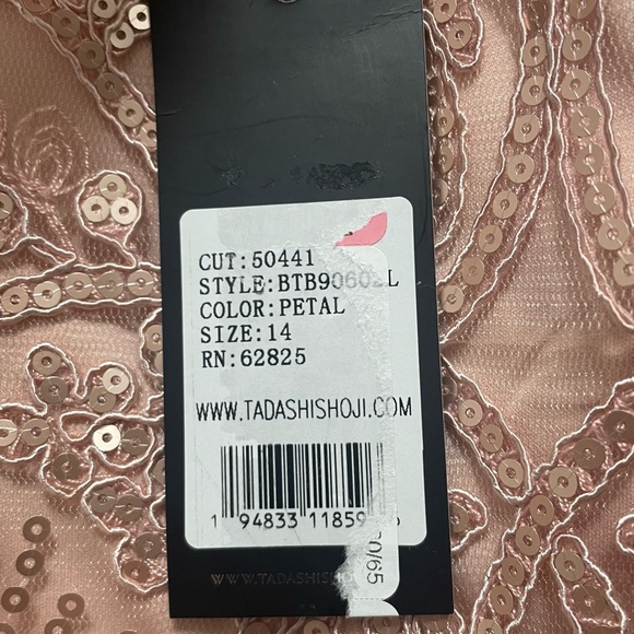 NWT Tadashi Shoji Sequin Floral Lace Off-the-Shoulder Cap Sleeve A-Line Gown - Picture 14 of 16